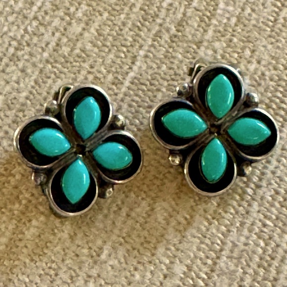 VTG SMALL STERLING SILVER TURQUOISE CLIP EARRINGS